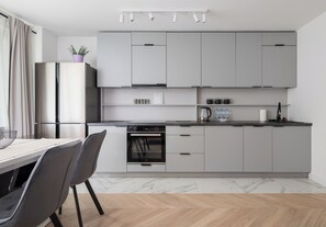 Fridge, oven, stovetop, dishwasher - Bemowo Deluxe Apartment (Warszawa)
