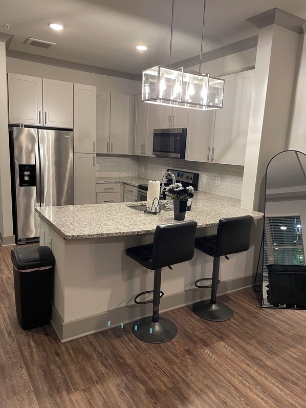 Private kitchen - Stylish Luxury Apartment In Buckhead (Atlanta)