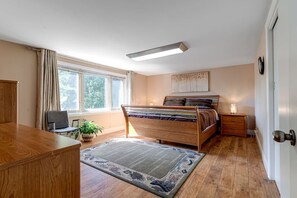 3 soverom, strykejern/-brett, wi-fi og sengetøy