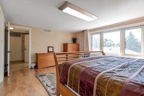 3 habitaciones, tabla de planchar con plancha, wifi y ropa de cama
