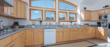 冷蔵庫、電子レンジ、オーブン、食器洗い機