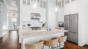 Fridge, microwave, oven, stovetop - East end, Pet friendly home, Nearby to Beach (Galveston)