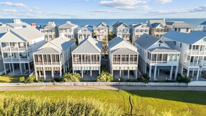 Exterior - East end, Pet friendly home, Nearby to Beach (Galveston)