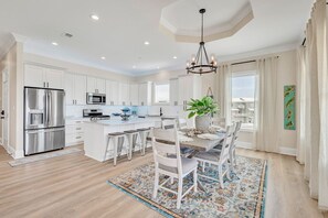 Dining - High Tide Beach House|Sleeps 8|Beach View|Your Gulf Coast Dream Awaits! (Long Beach)