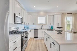 Unclassified image, 2 of 34, button