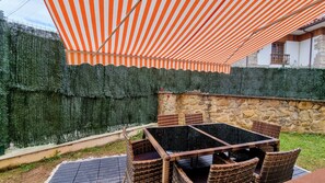 Outdoor dining - El Rinconin de Bricia (Bricia)