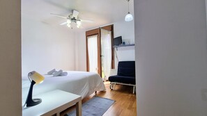 2 bedrooms, travel crib, bed sheets, wheelchair access