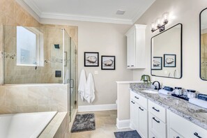 Hair dryer, towels - Paradise in the Pass|Sleeps 8|Swimming Pool|Backyard Oasis (Pass Christian)