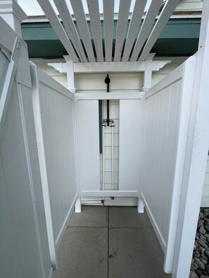 Property grounds - Lovely 4-bedroom home nestled in the picturesque downtown of Saratoga Springs (Saratoga Springs)