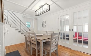 Dining - Lovely 4-bedroom home nestled in the picturesque downtown of Saratoga Springs (Saratoga Springs)