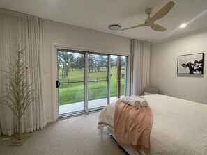 4 Schlafzimmer, Schreibtisch, Bügeleisen/Bügelbrett, WLAN