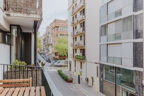 Property grounds - Excellent Galvany 1BR w/ Balcony, A/C & Washer, by Blueground (Barcelona)