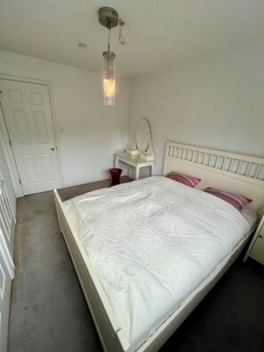 3 habitaciones, tabla de planchar con plancha y wifi gratis 