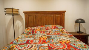 2 bedrooms, desk, free WiFi, bed sheets - Stunning Oceanfront Venice Beach 2BR/2BA with Beach Views + Free Parking (Los Angeles)