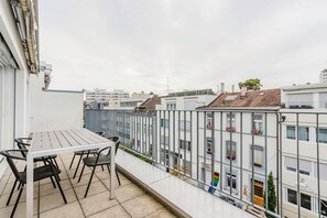 Outdoor dining - Blueground | Am Ring, private w/ d, furnished (Basel)