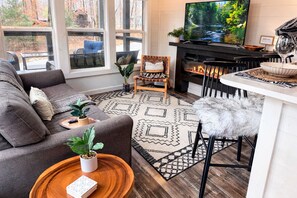 Unclassified image, 2 of 23, button