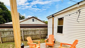 A wooden deck with outdoor seating and a string of lights. - Charming 2-bedroom house in Ardmore with AC, WiFi. Enjoy your stay (Ardmore)