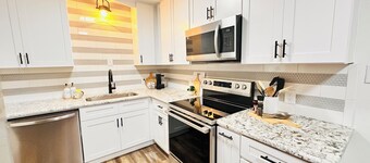 Charming 2-bedroom house in Ardmore with AC, WiFi. Enjoy your stay