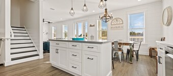 Sealah @ Crystal Beach | 6 Bedrm | Private Pool | Summer Specials | We LOVE Pets | Sleeps 16 | Beach