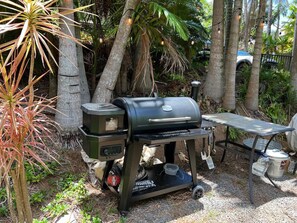 Property grounds - Romantic waterfall cabin in the rain forest (Honokaa)