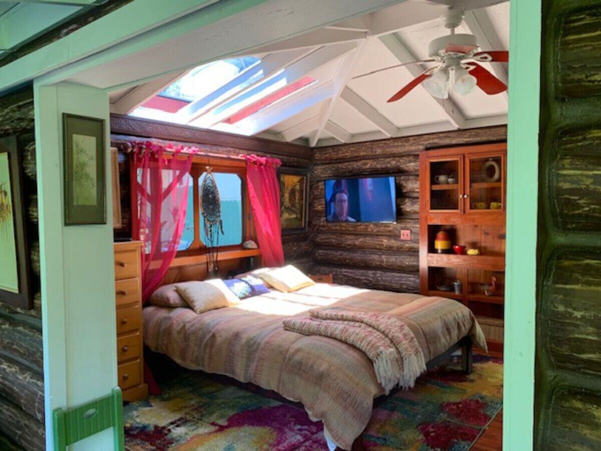 1 bedroom, desk, WiFi, bed sheets
