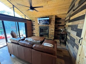 Superior Cabin, Courtyard View