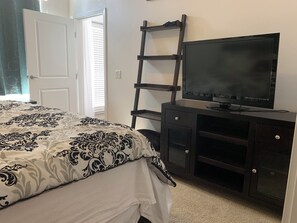 1 bedroom, iron/ironing board, WiFi, bed sheets - Denver 1BR Apt with Amazing balcony views pool, jacuzzi and fitness center (Denver)