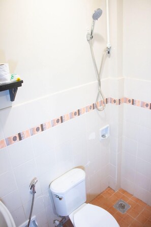 Gemeinsamer Basic-Schlafsaal | Badezimmer