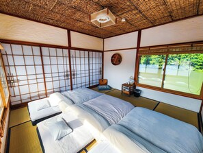 Habitación cuádruple, vista a la montaña | Wifi gratis 