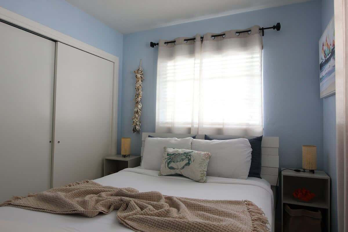 2 bedrooms, iron/ironing board, travel cot, WiFi