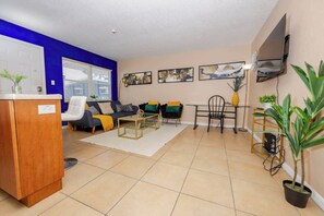 TV, offices - Artsy Getaway with Vibrant Design Flair (Sarasota)