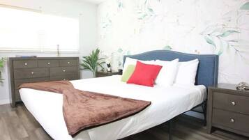 2 bedrooms, iron/ironing board, WiFi, bed sheets