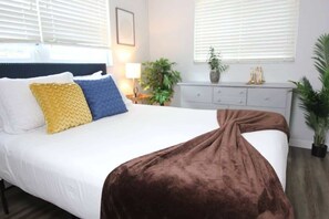 2 habitaciones, tabla de planchar con plancha, wifi y ropa de cama 