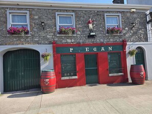 Exterior - The Railway Lodge, 4 Bedrooms, Sleeps 11, Pets Ok (Moate)