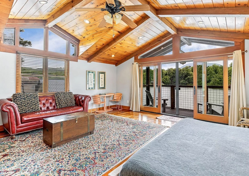 Sleep Lakeside In Our Cozy Boathouse With Mtn Views - Tryon, NC