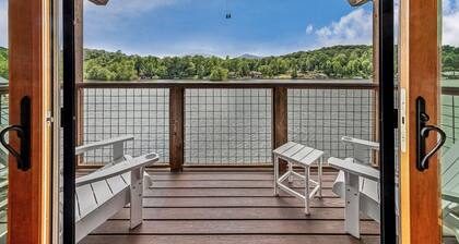 Sleep Lakeside in Our Cozy Boathouse with Mtn Views