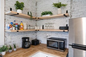 Private kitchen - Skyline Views 3BR - Manhattan at Your Doorstep (Jersey City)