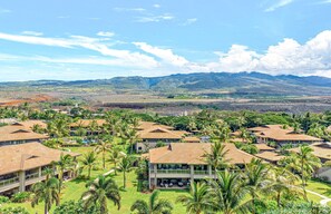 Exterior - Maui Resort Rentals: Honua Kai – 5 Total Bedrooms, 7th Floor Stunning Deluxe Ocean and West Maui Mountain Views! (Lahaina)
