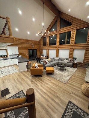 Smart TV, chimenea, tenis de mesa y libros 