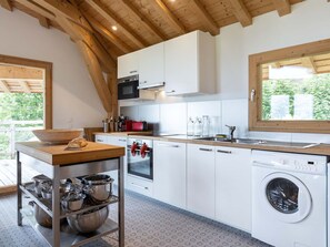 Kjøleskap, mikrobølgeovn, ovn og oppvaskmaskin