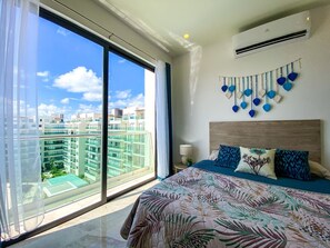 Desk, iron/ironing board, WiFi, bed sheets