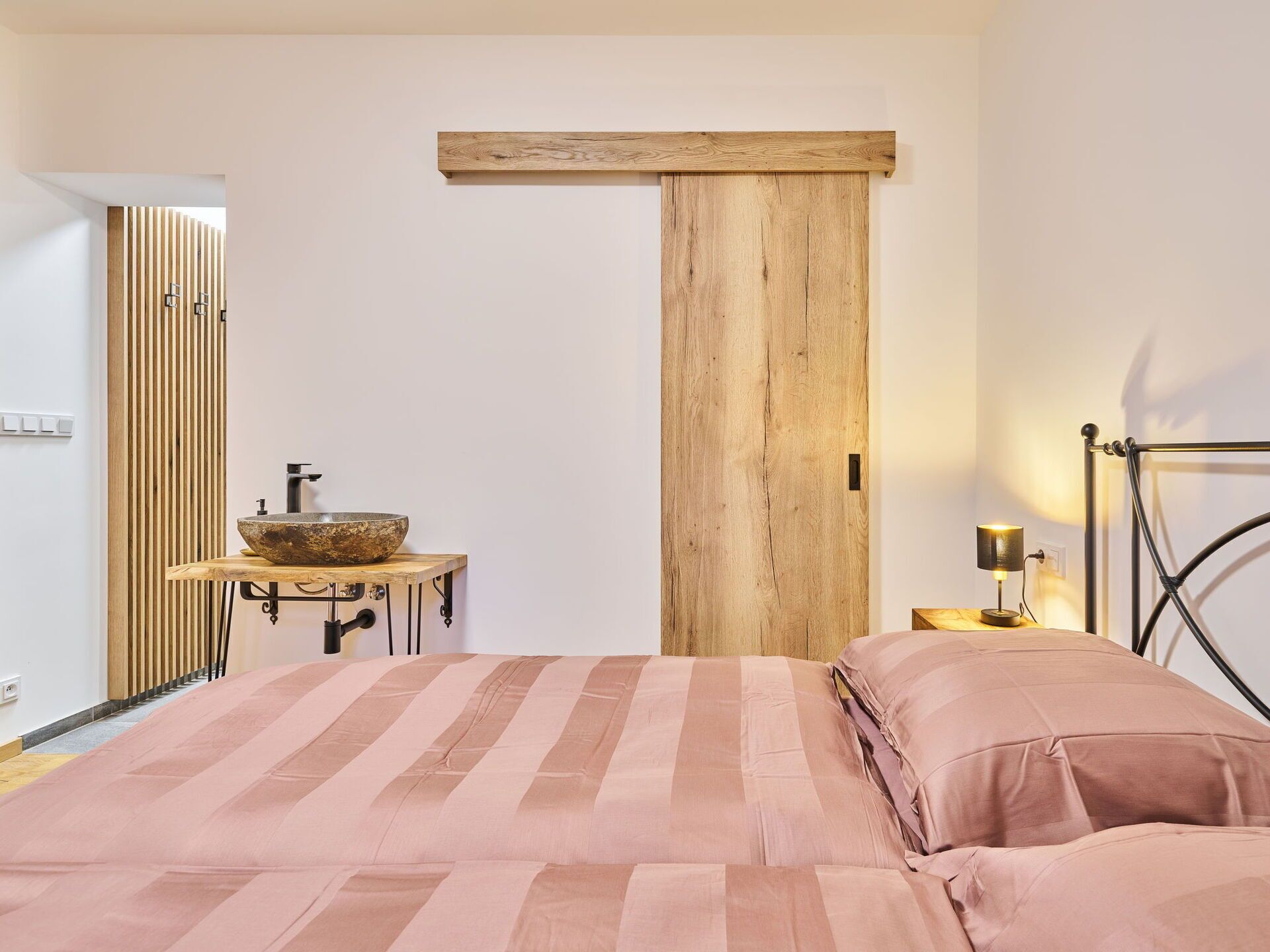 2 室のベッドルーム、旅行用ベビーベッド、WiFi (無料)