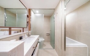 Special Offer - Deluxe Double | Baño | Regadera, secadora de cabello, pantuflas, toallas 