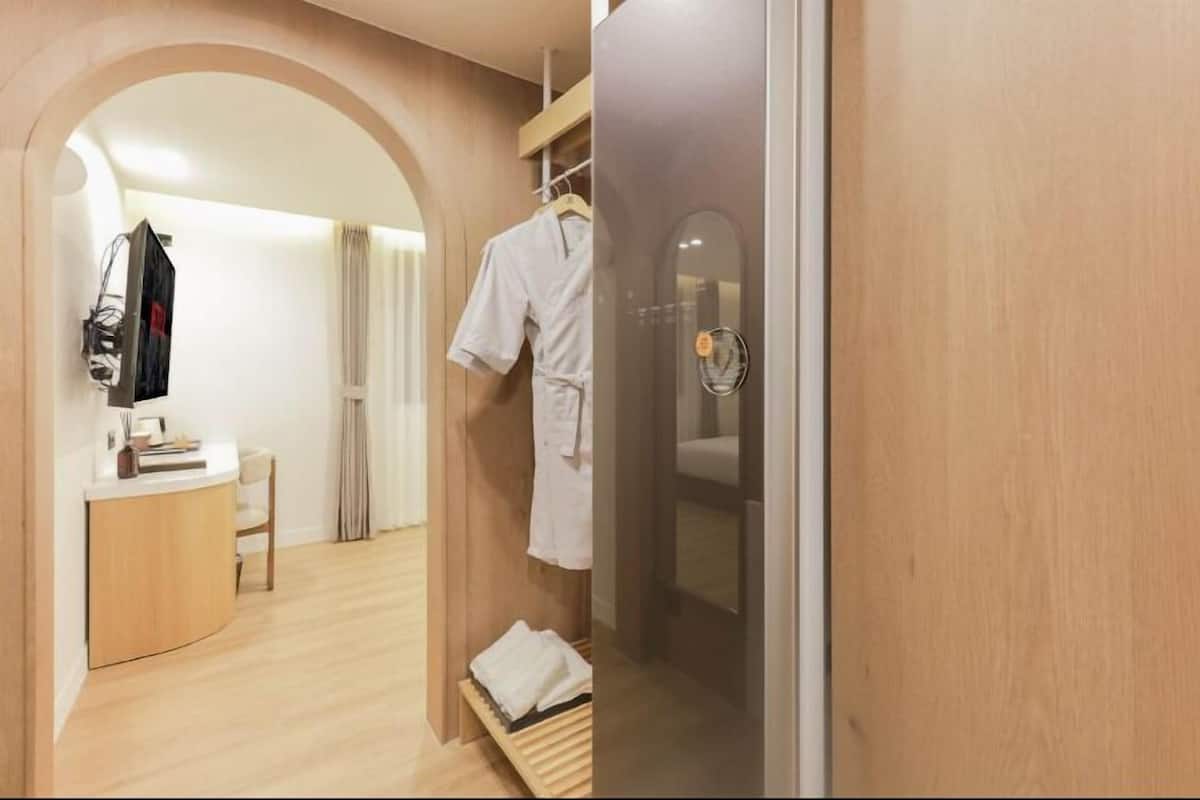 *Open Special Rate* Deluxe Styler (OTT 6 Types + Premium ACE Bed/Bedding + Styler)