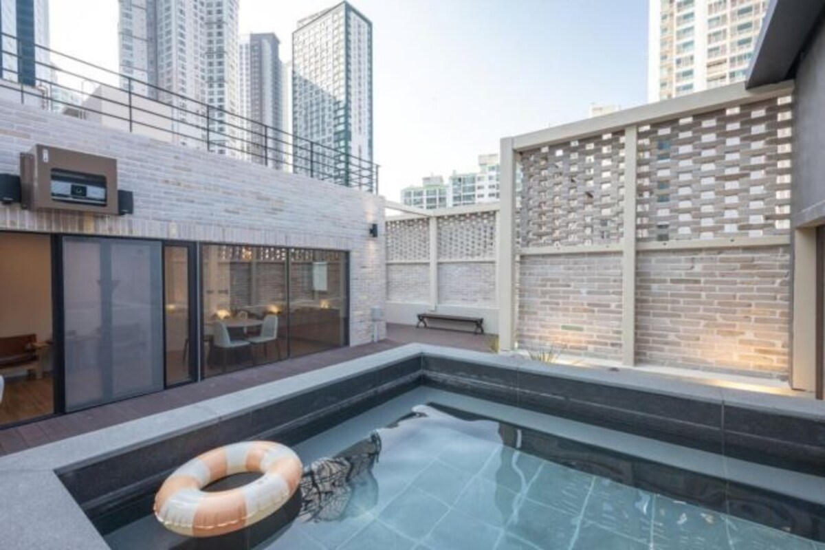Signature Pool Villa