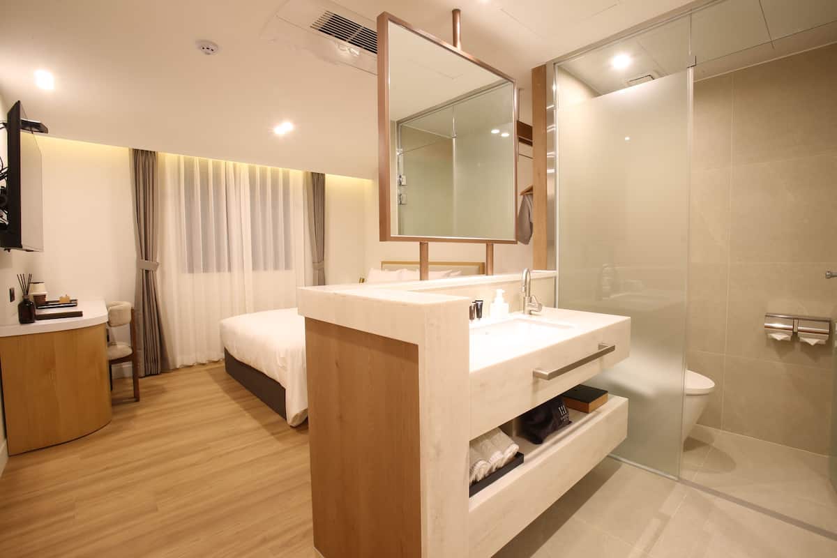 1 bedroom, soundproofing, free WiFi