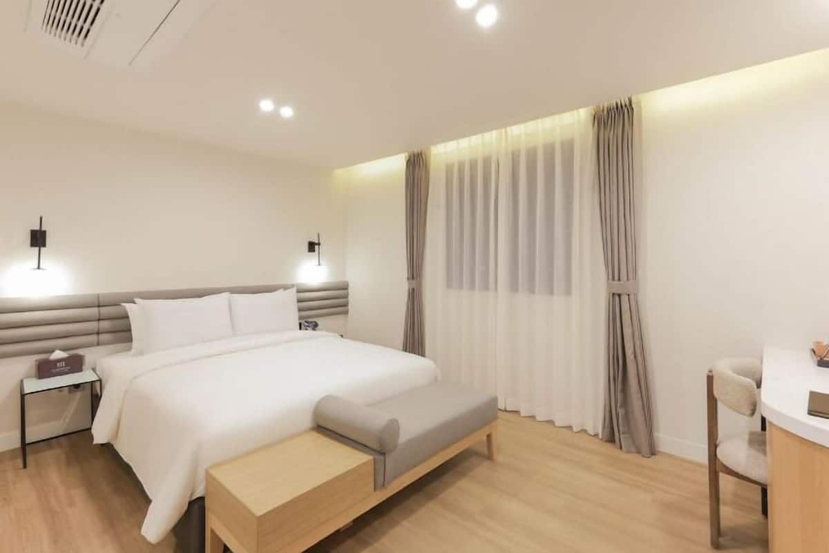 *Open Special Rate* Premium Double(OTT 6 Types + Bathtub + Premium ACE Bed/Bedding+Bed Stool+Styler)