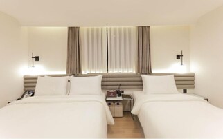 *Open Special Rate* Deluxe Twin (OTT6Types+Double1/Single1+Bathtub + Premium ACE Bed/Bedding+Styler) | Soundproofing, free WiFi