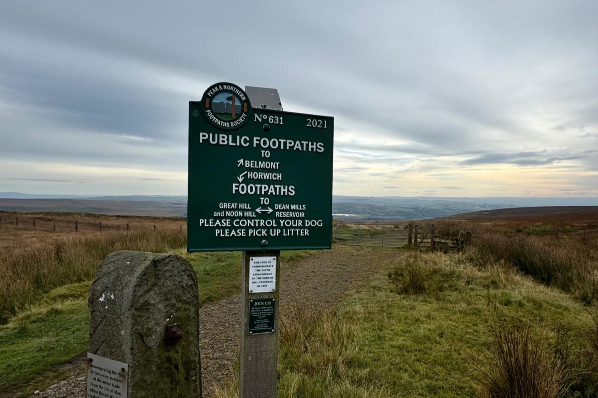 A sign for public footpaths to Belmont, Horwich, and Great Hill, with a reminder to control dogs and pick up litter.