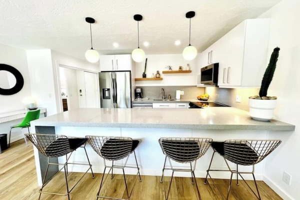 KĂŒhlschrank, Mikrowelle, Ofen, Herdplatte